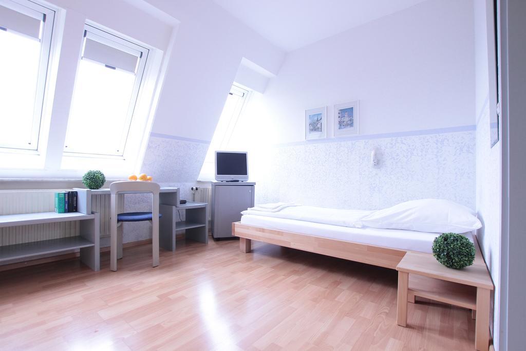 Ib-Gastehaus Ξενοδοχείο Στουτγκάρδη Δωμάτιο φωτογραφία